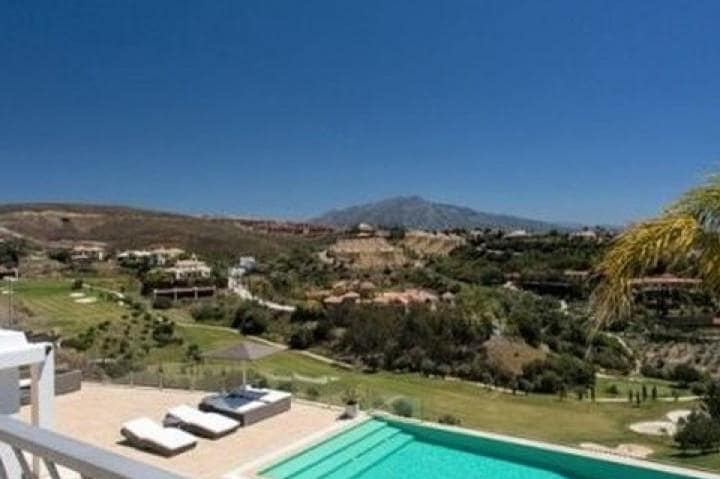9 quarto Moradia para venda em Benahavis com piscina garagem - 2 795 000 € (Ref: 10001695)