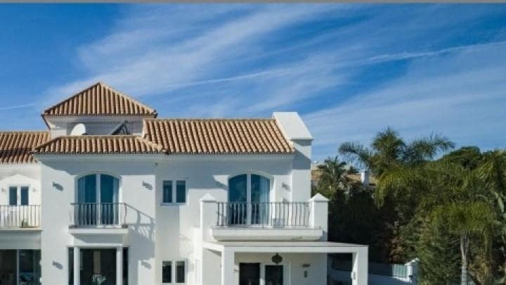 9 quarto Moradia para venda em Benahavis com piscina garagem - 2 795 000 € (Ref: 10001695)