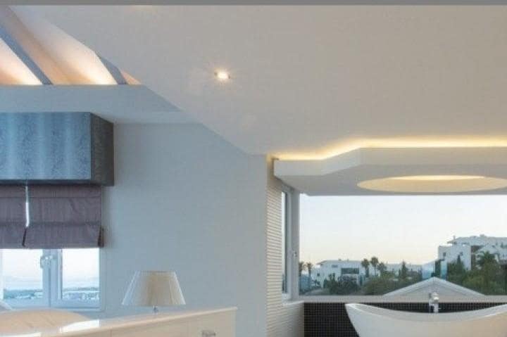 9 quarto Moradia para venda em Benahavis com piscina garagem - 2 795 000 € (Ref: 10001695)