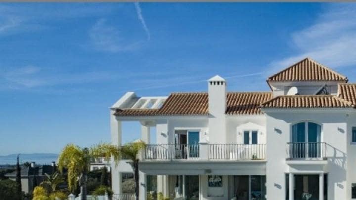 9 quarto Moradia para venda em Benahavis com piscina garagem - 2 795 000 € (Ref: 10001695)