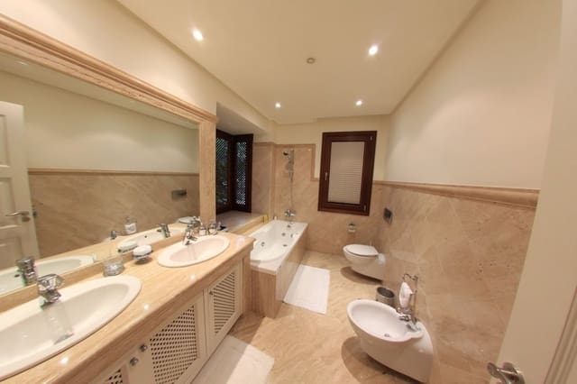 3 quarto Apartamento para venda em Marbella com piscina garagem - 1 950 000 € (Ref: 10001696)
