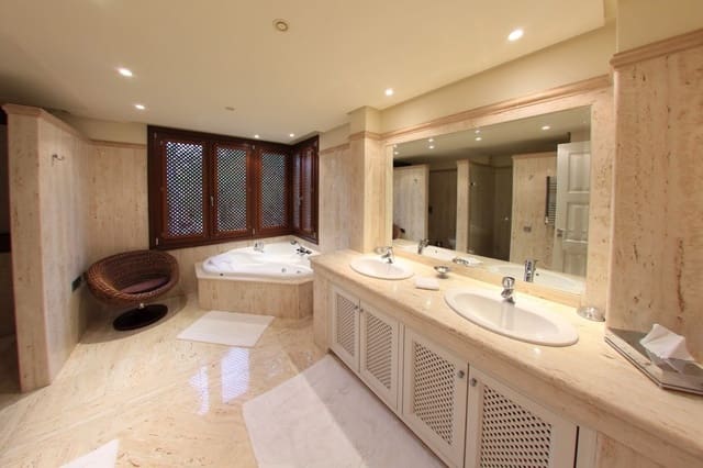 3 quarto Apartamento para venda em Marbella com piscina garagem - 1 950 000 € (Ref: 10001696)