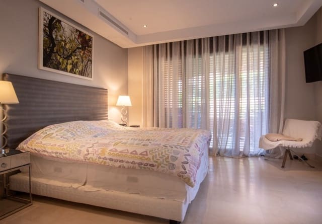 3 quarto Apartamento para venda em Puerto Banus, Marbella com piscina garagem - 1 400 000 € (Ref: 10001697)