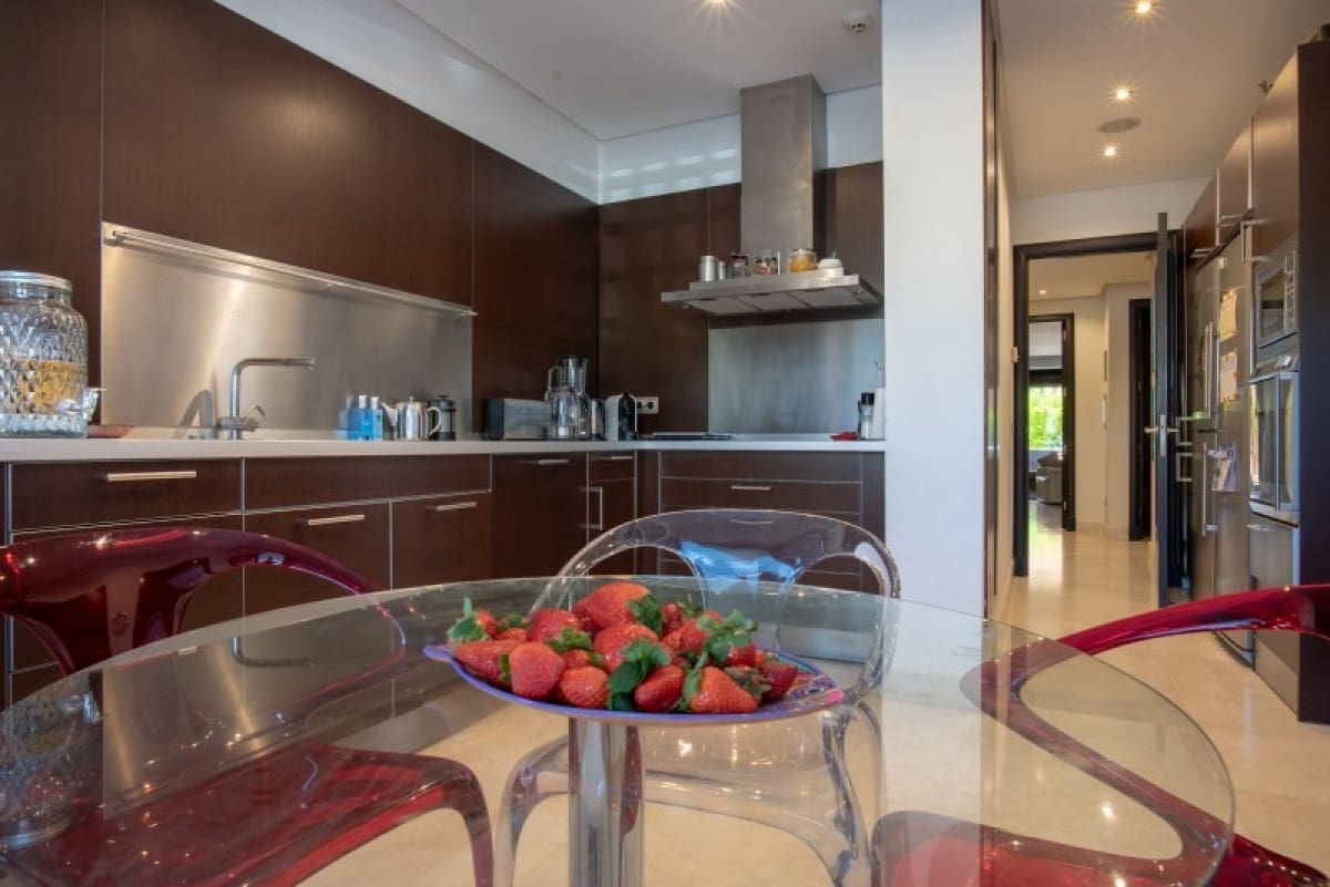 3 quarto Apartamento para venda em Puerto Banus com piscina garagem - 1 400 000 € (Ref: 10001697)