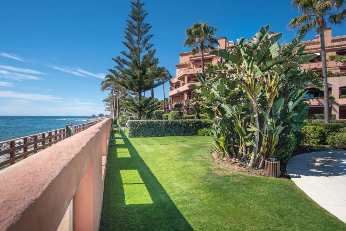 3 quarto Apartamento para venda em Puerto Banus com piscina garagem - 1 400 000 € (Ref: 10001697)
