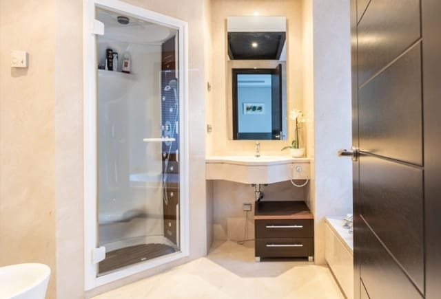 3 quarto Apartamento para venda em Puerto Banus, Marbella com piscina garagem - 1 400 000 € (Ref: 10001697)