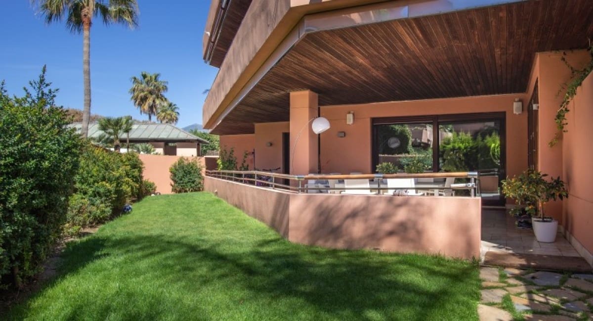 3 quarto Apartamento para venda em Puerto Banus com piscina garagem - 1 400 000 € (Ref: 10001697)