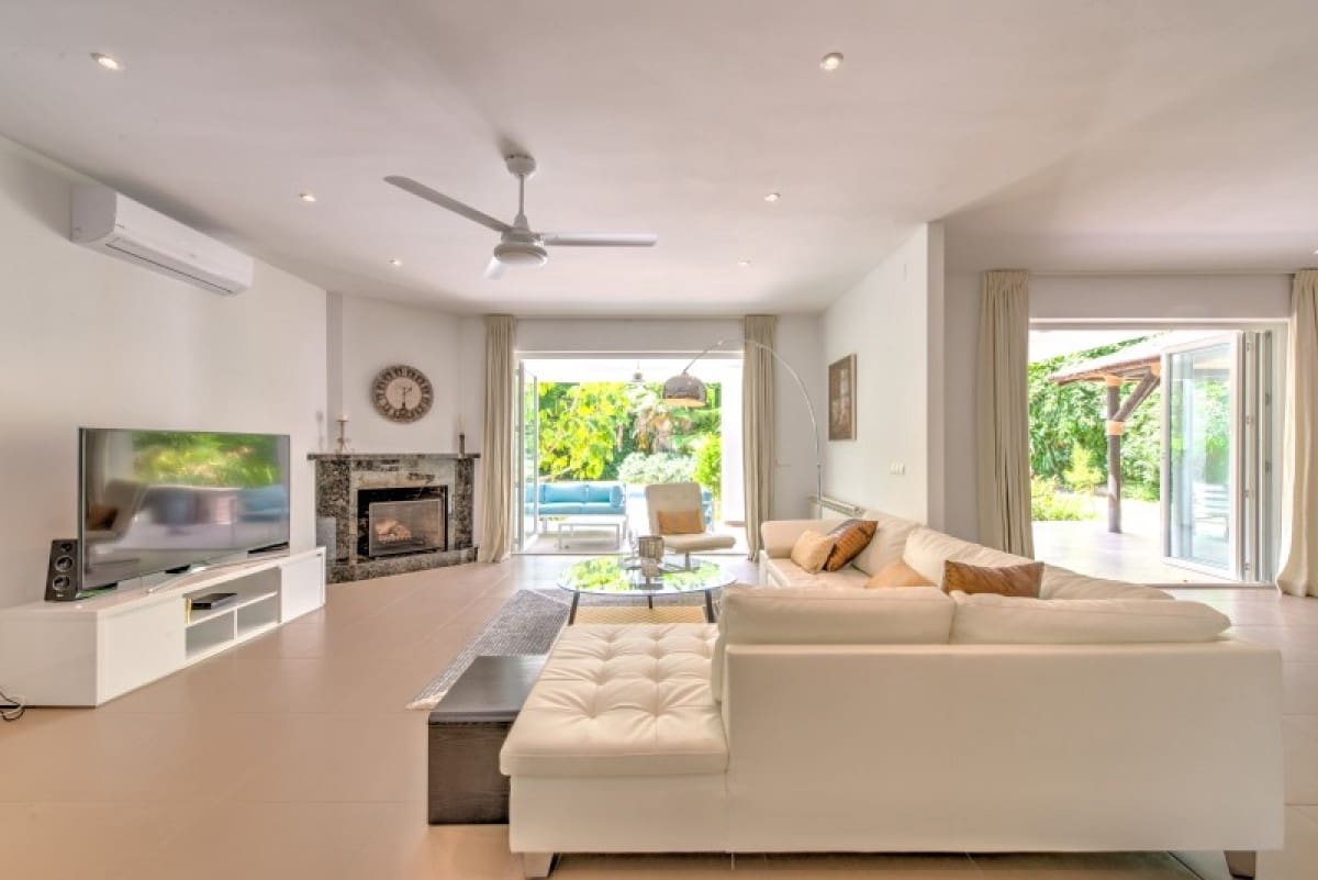 4 bedroom Villa for sale in Marbella with pool garage - € 1,399,000 (Ref: 10001698)