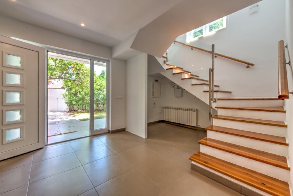 4 bedroom Villa for sale in Marbella with pool garage - € 1,399,000 (Ref: 10001698)