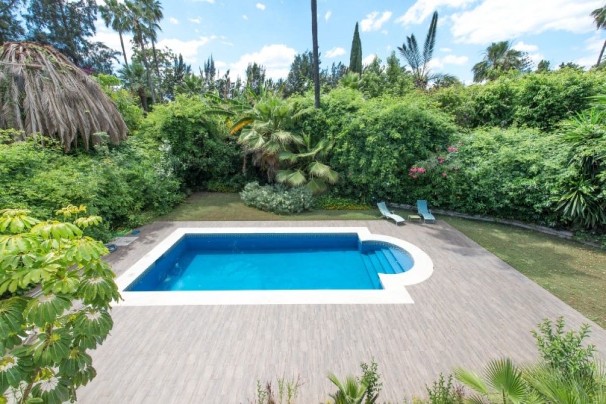 4 bedroom Villa for sale in Marbella with pool garage - € 1,399,000 (Ref: 10001698)