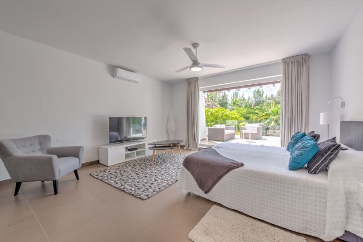 4 bedroom Villa for sale in Marbella with pool garage - € 1,399,000 (Ref: 10001698)