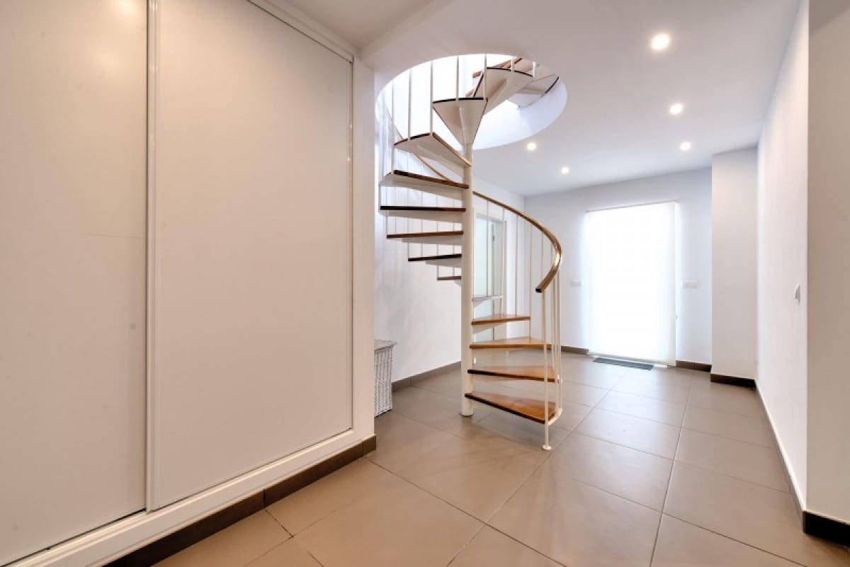 4 bedroom Villa for sale in Marbella with pool garage - € 1,399,000 (Ref: 10001698)