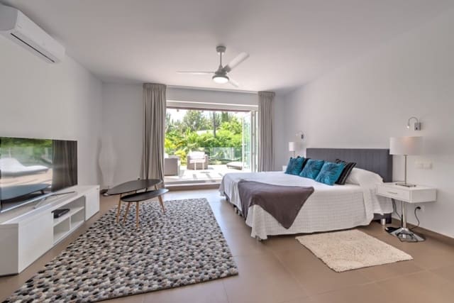 4 soverom Villa til salgs i Marbella med svømmebasseng garasje - € 1 399 000 (Ref: 10001698)