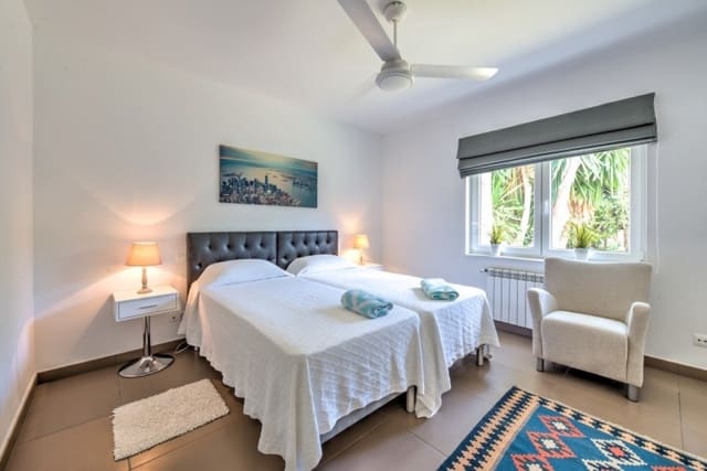 4 soverom Villa til salgs i Marbella med svømmebasseng garasje - € 1 399 000 (Ref: 10001698)