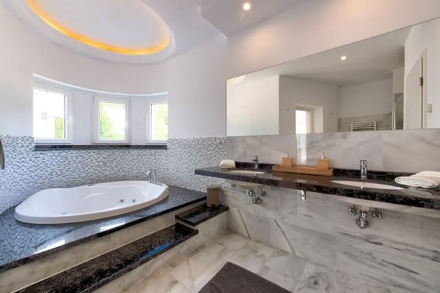 4 soverom Villa til salgs i Marbella med svømmebasseng garasje - € 1 399 000 (Ref: 10001698)