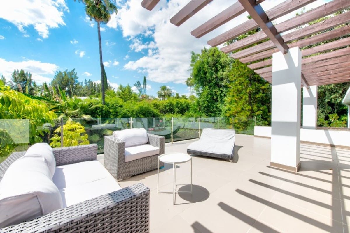 4 bedroom Villa for sale in Marbella with pool garage - € 1,399,000 (Ref: 10001698)