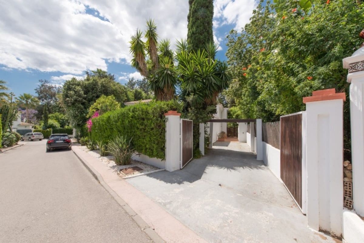 4 bedroom Villa for sale in Marbella with pool garage - € 1,399,000 (Ref: 10001698)