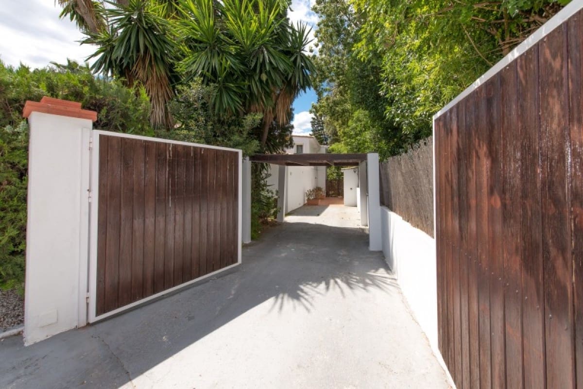 4 bedroom Villa for sale in Marbella with pool garage - € 1,399,000 (Ref: 10001698)