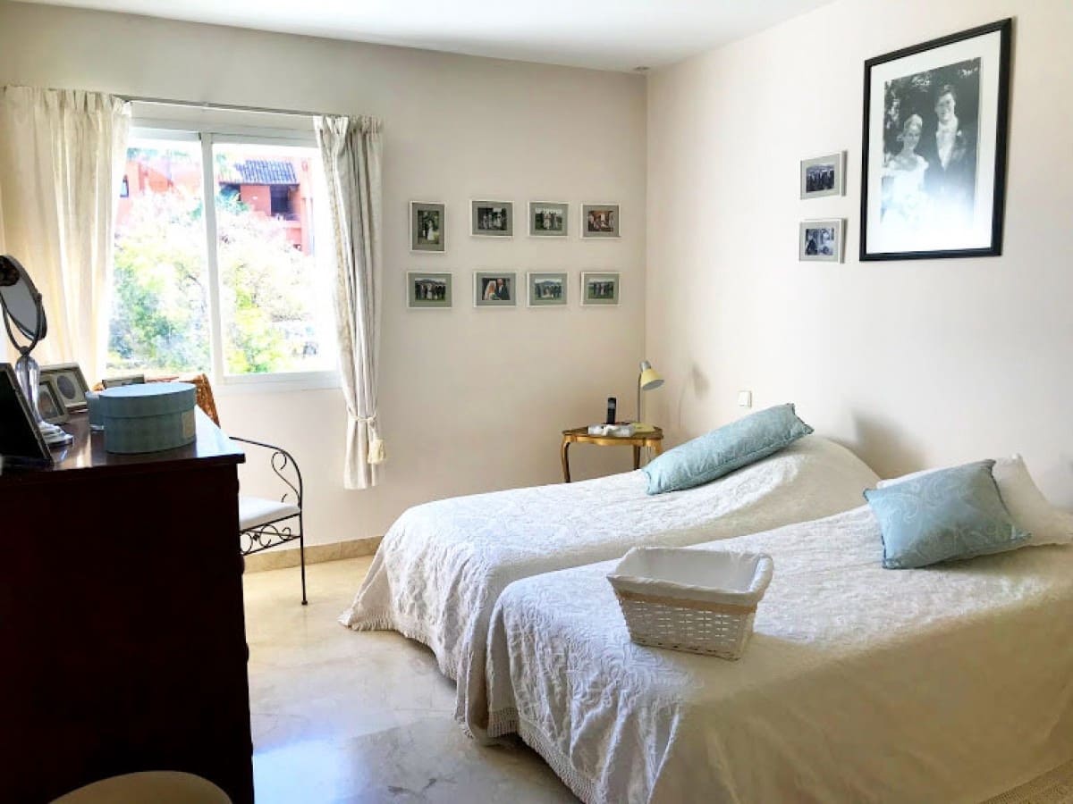 4 bedroom Townhouse for sale in Nueva Andalucia with pool garage - € 339,000 (Ref: 10001700)