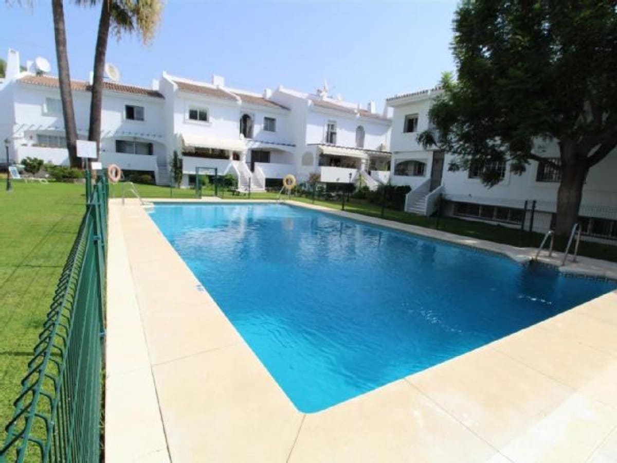 4 bedroom Townhouse for sale in Nueva Andalucia with pool garage - € 339,000 (Ref: 10001700)