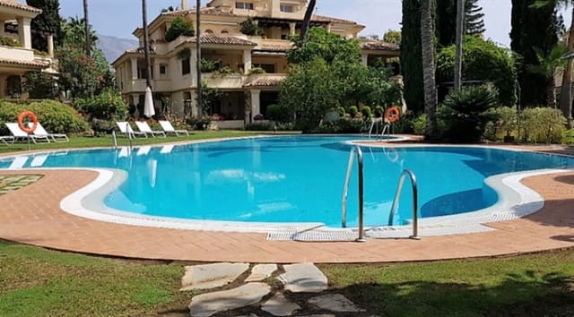 2 soveværelse Penthouse til salg i Marbella med swimmingpool garage - € 495.000 (Ref: 10001701)