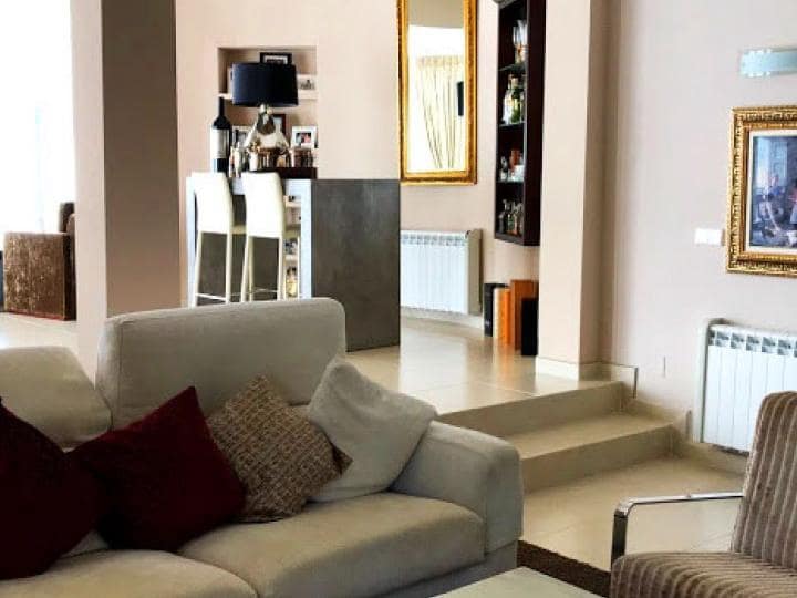 4 soveværelse Villa til salg i Marbella med swimmingpool garage - € 1.395.000 (Ref: 10001702)