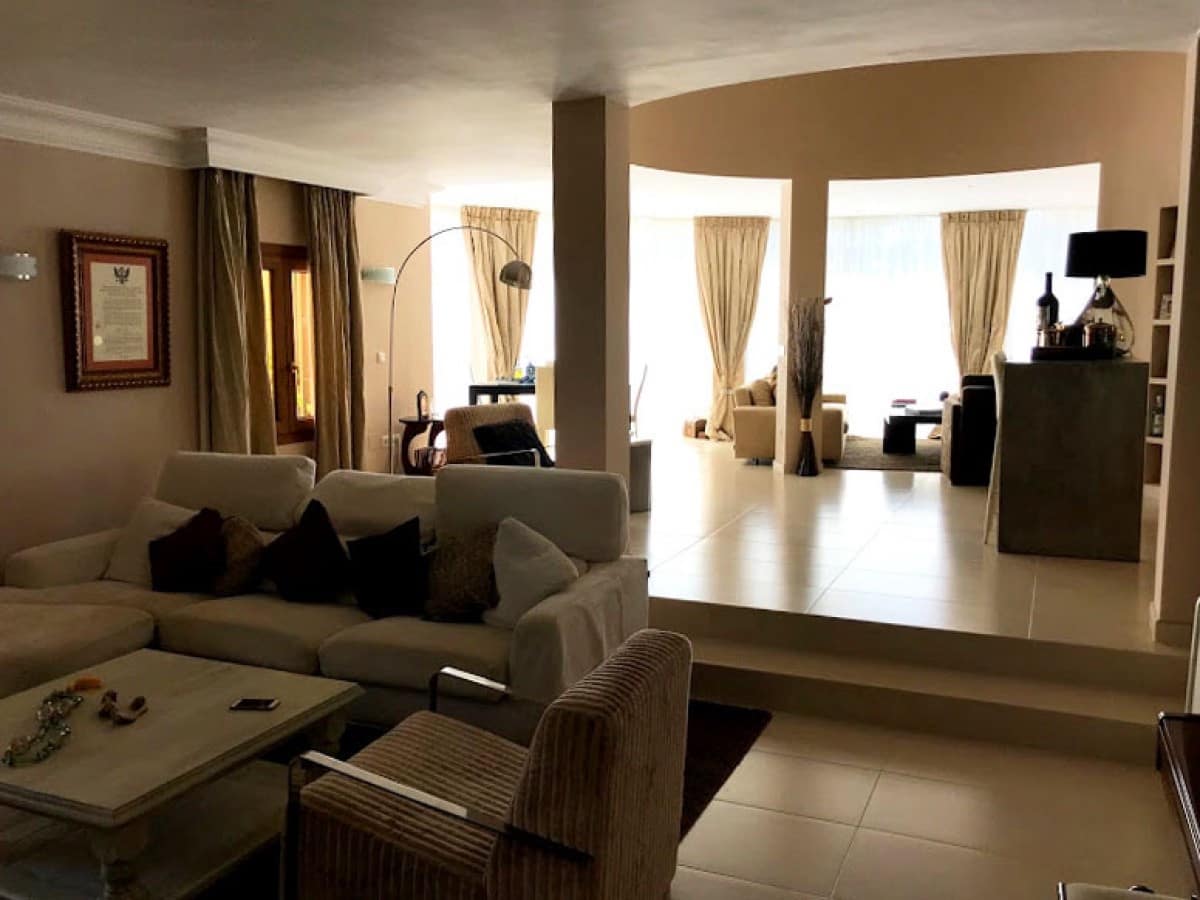 4 soveværelse Villa til salg i Marbella med swimmingpool garage - € 1.395.000 (Ref: 10001702)