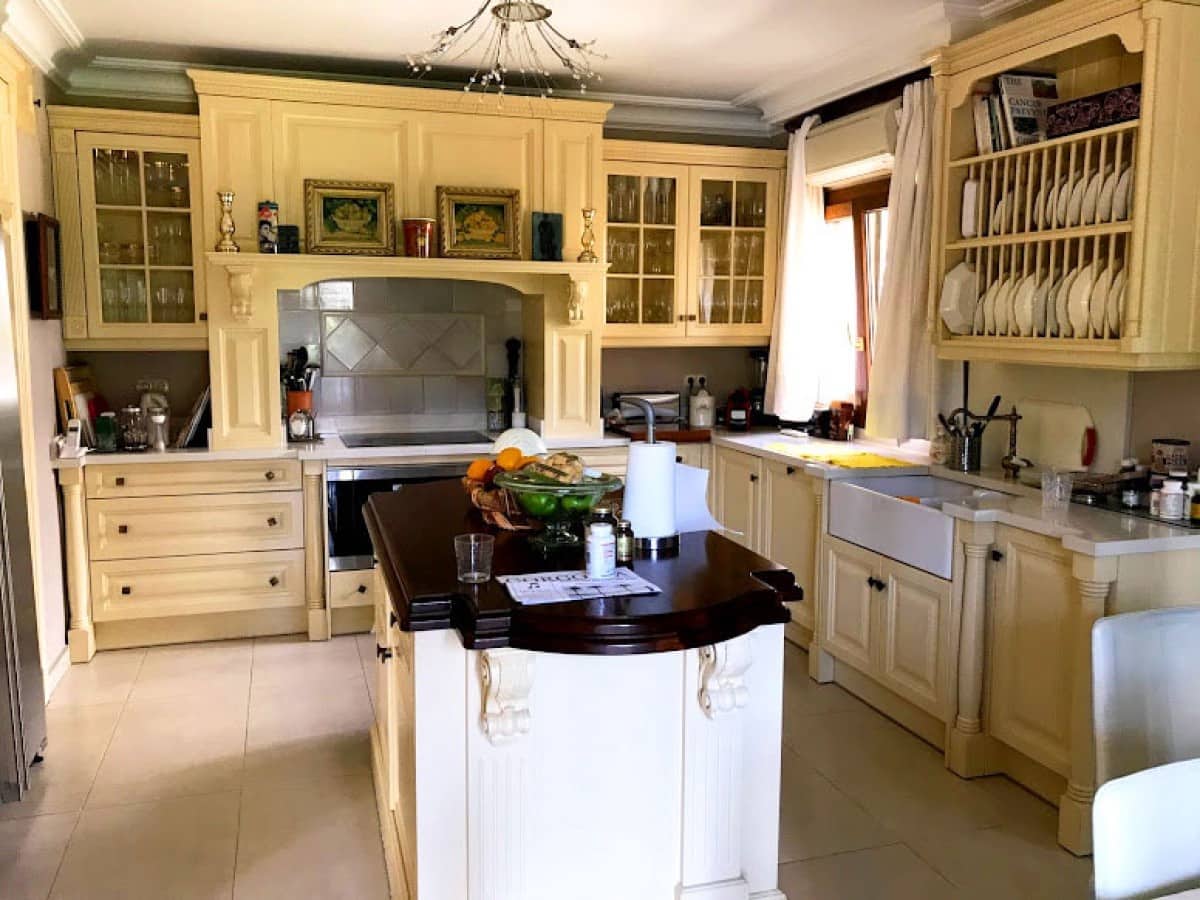 4 soveværelse Villa til salg i Marbella med swimmingpool garage - € 1.395.000 (Ref: 10001702)