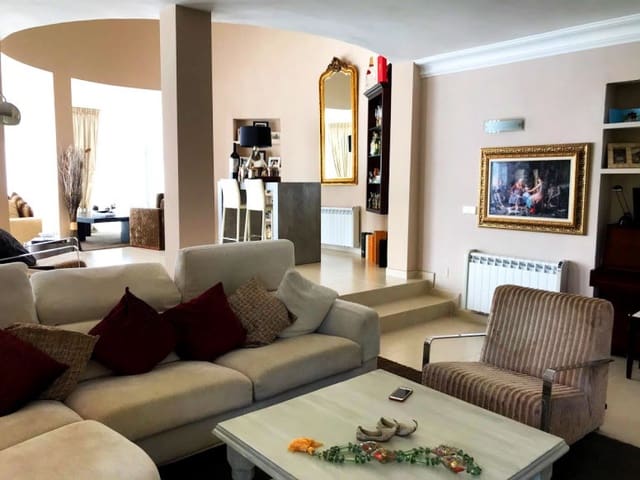 4 soveværelse Villa til salg i Marbella med swimmingpool garage - € 1.395.000 (Ref: 10001702)