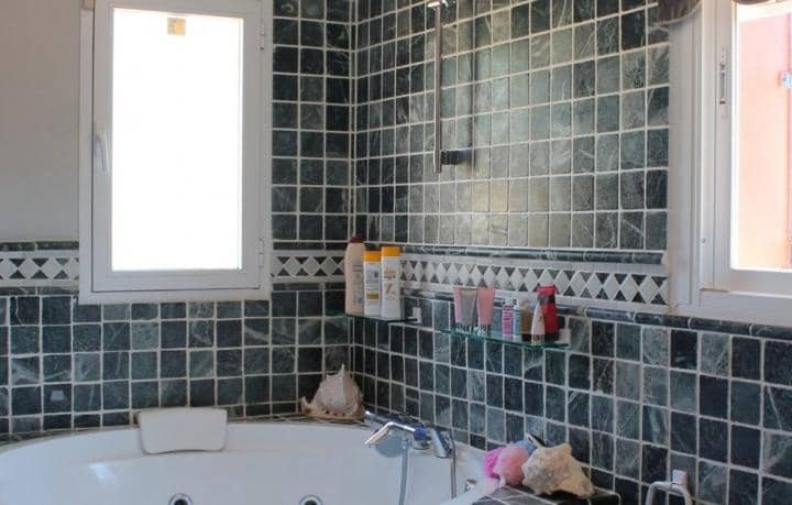 6 chambre Villa/Maison à vendre à Estepona avec piscine garage - 1 615 000 € (Ref: 10001703)