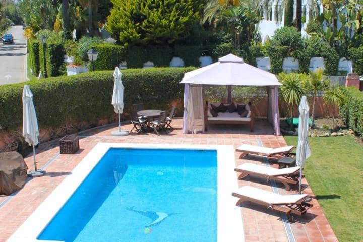 6 chambre Villa/Maison à vendre à Estepona avec piscine garage - 1 615 000 € (Ref: 10001703)