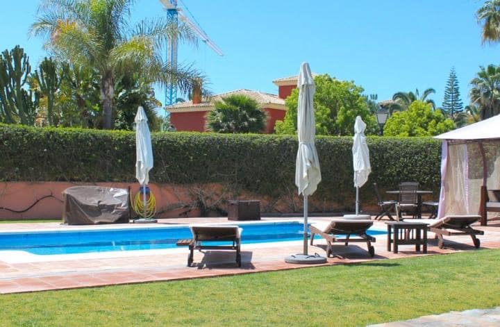 6 chambre Villa/Maison à vendre à Estepona avec piscine garage - 1 615 000 € (Ref: 10001703)