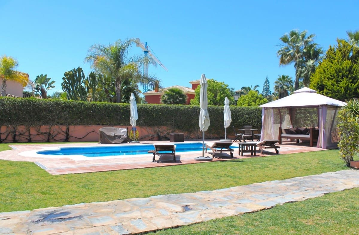 6 chambre Villa/Maison à vendre à Estepona avec piscine garage - 1 615 000 € (Ref: 10001703)
