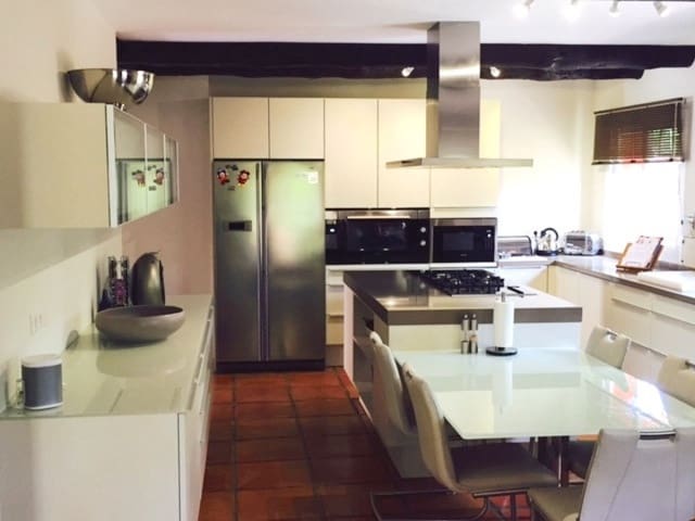 6 chambre Villa/Maison à vendre à Estepona avec piscine garage - 1 615 000 € (Ref: 10001703)