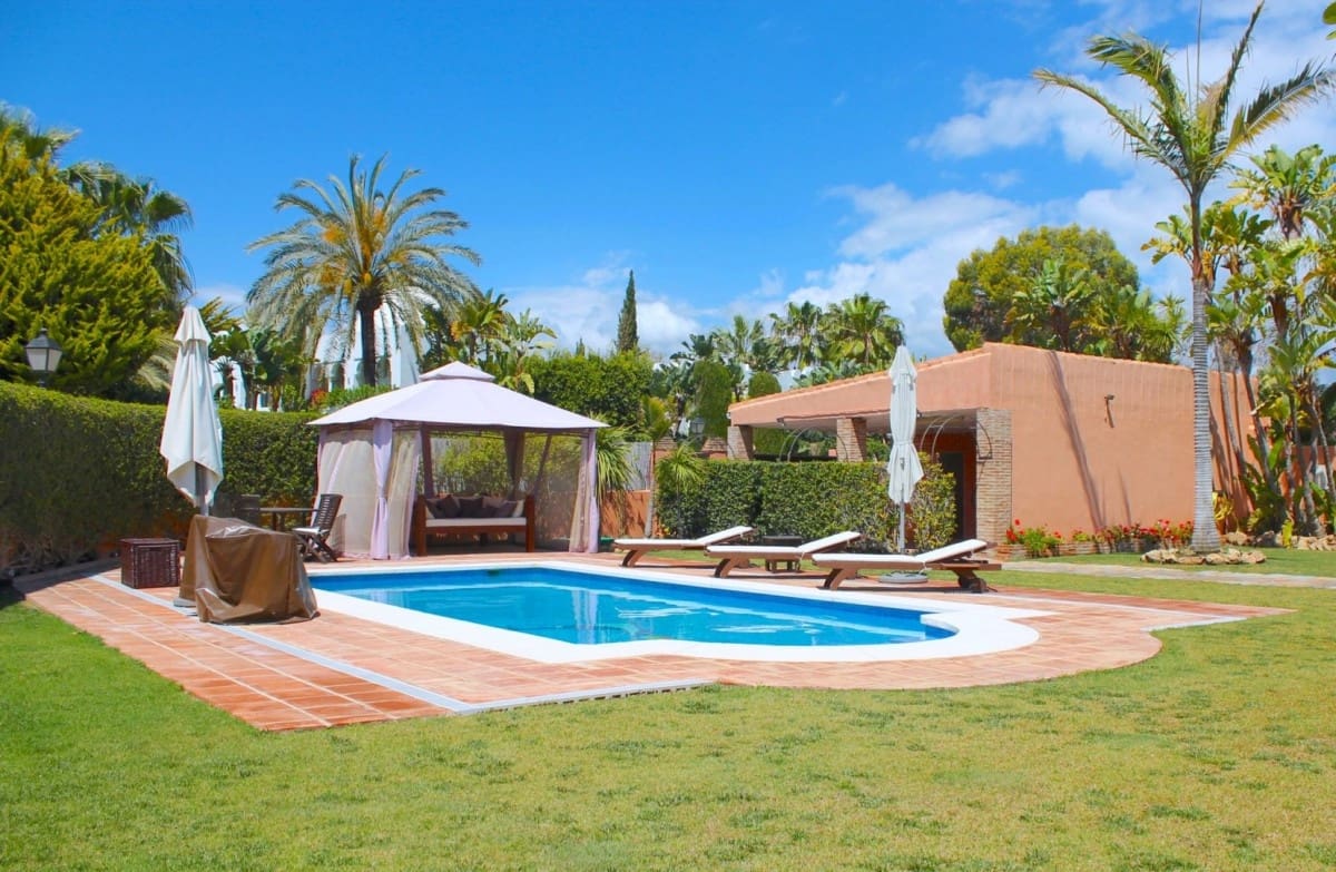 6 chambre Villa/Maison à vendre à Estepona avec piscine garage - 1 615 000 € (Ref: 10001703)