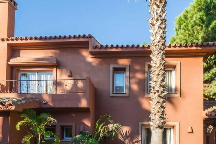 5 bedroom Villa for sale in Marbella with pool garage - € 2,200,000 (Ref: 10001704)