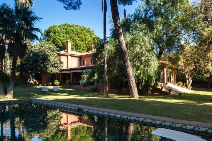 5 bedroom Villa for sale in Marbella with pool garage - € 2,200,000 (Ref: 10001704)