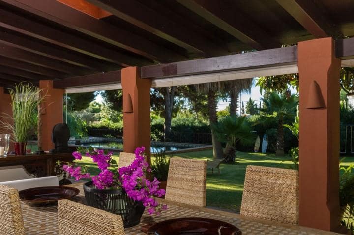 5 bedroom Villa for sale in Marbella with pool garage - € 2,200,000 (Ref: 10001704)