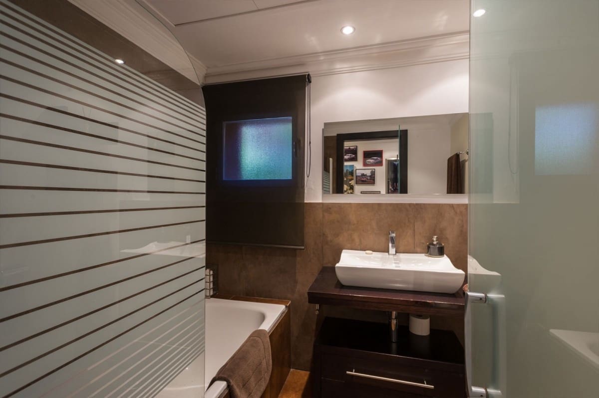 5 bedroom Villa for sale in Marbella with pool garage - € 2,200,000 (Ref: 10001704)