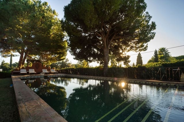 5 bedroom Villa for sale in Marbella with pool garage - € 2,200,000 (Ref: 10001704)