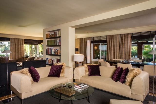 5 bedroom Villa for sale in Marbella with pool garage - € 2,200,000 (Ref: 10001704)