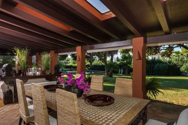 5 bedroom Villa for sale in Marbella with pool garage - € 2,200,000 (Ref: 10001704)
