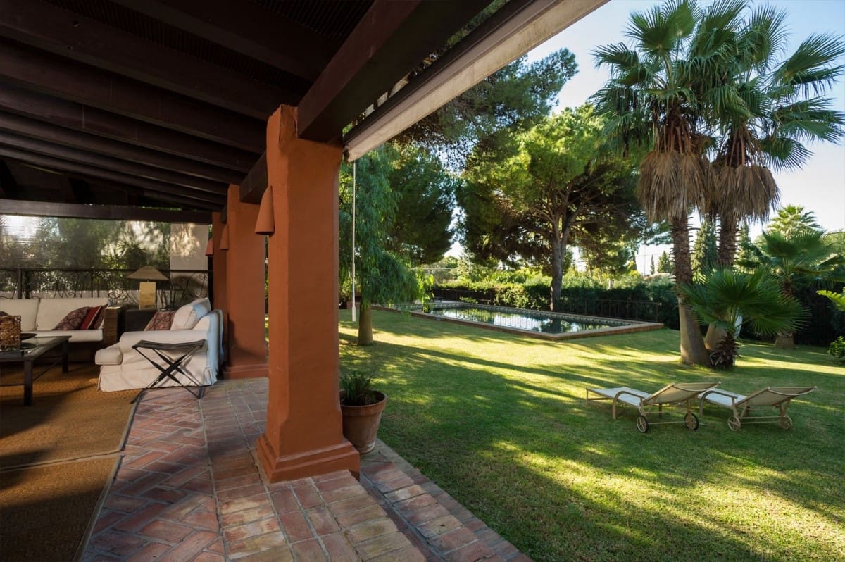 5 bedroom Villa for sale in Marbella with pool garage - € 2,200,000 (Ref: 10001704)