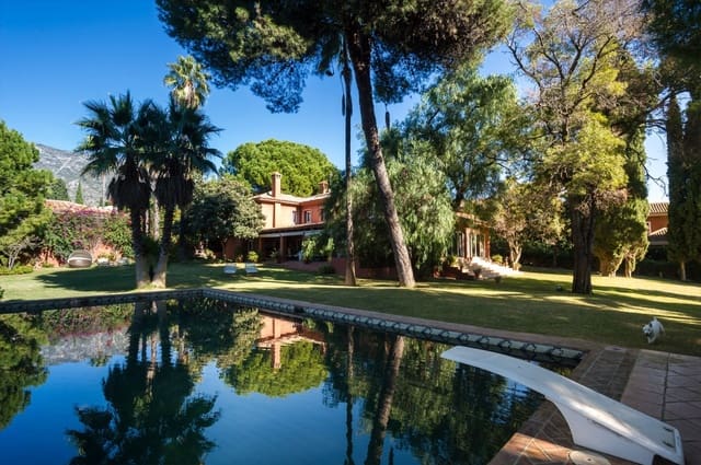 5 bedroom Villa for sale in Marbella with pool garage - € 2,200,000 (Ref: 10001704)