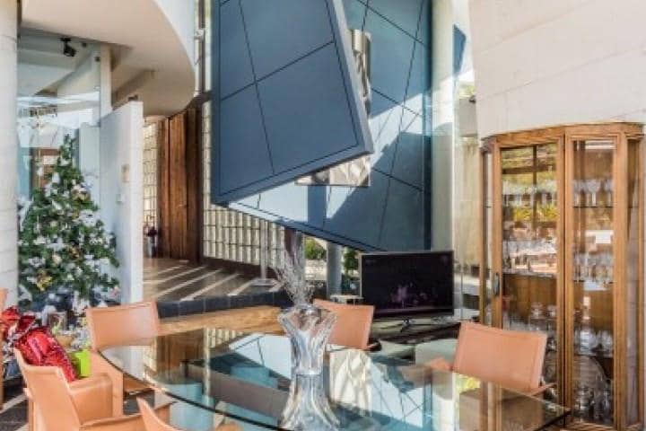 2 bedroom Villa for sale in Marbella with pool - € 2,199,500 (Ref: 10001708)