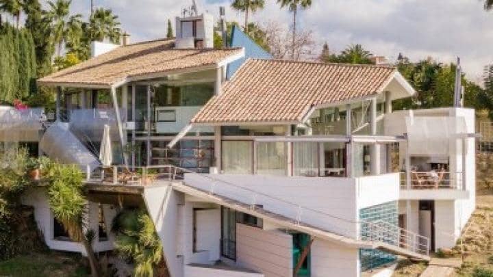 2 bedroom Villa for sale in Marbella with pool - € 2,199,500 (Ref: 10001708)