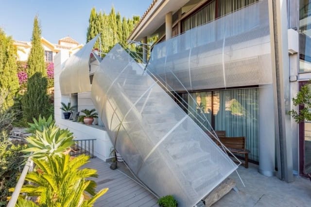 2 bedroom Villa for sale in Marbella with pool - € 2,199,500 (Ref: 10001708)