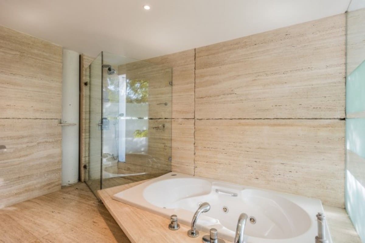 2 bedroom Villa for sale in Marbella with pool - € 2,199,500 (Ref: 10001708)
