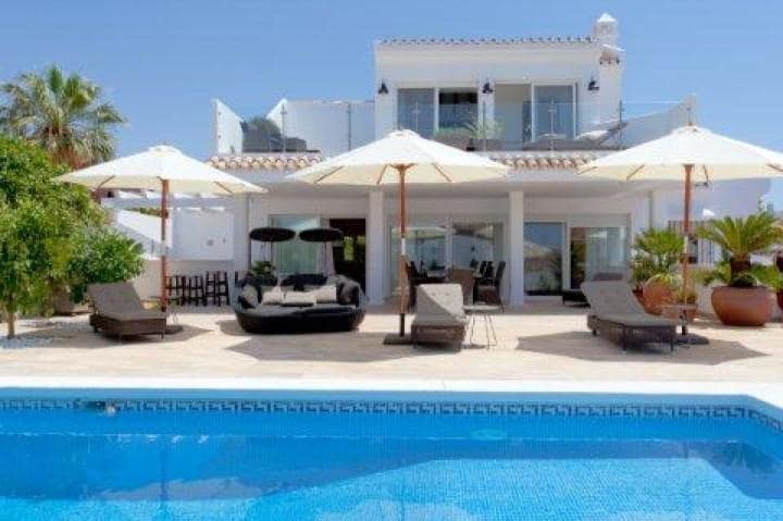 5 Zimmer Villa zu verkaufen in Marbella mit Pool Garage - 1.700.000 € (Ref: 10001711)