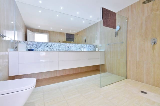 5 Zimmer Villa zu verkaufen in Marbella mit Pool Garage - 1.700.000 € (Ref: 10001711)